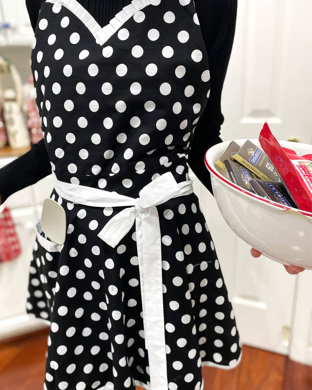 Adjustable Flirty Hostess Apron: Black Polka Dots