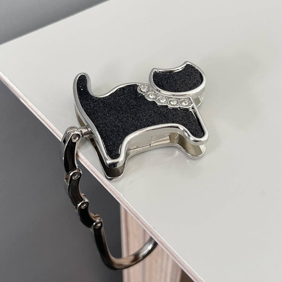 Foldable Handbag Table Hanger: Pink Handbag