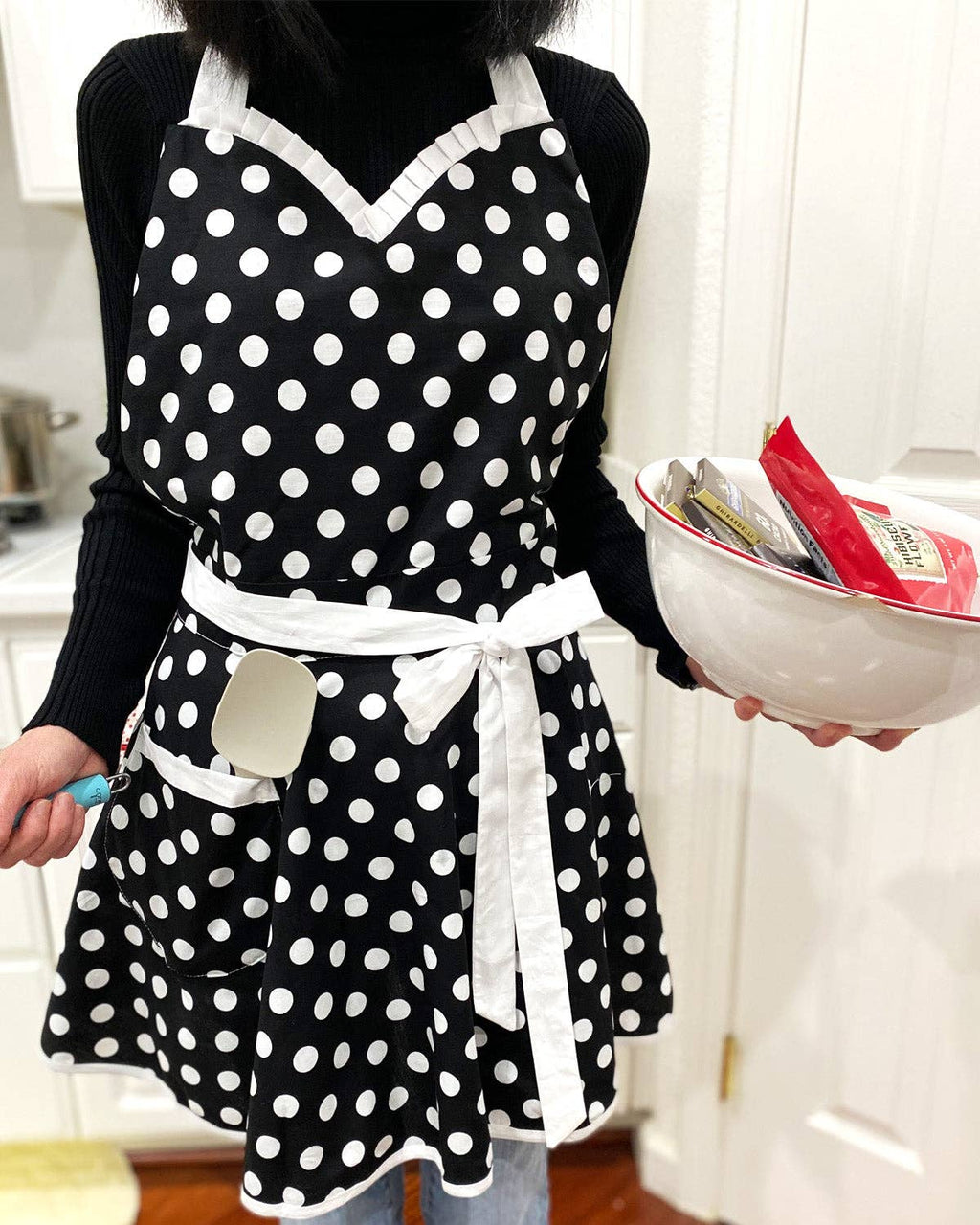 Adjustable Flirty Hostess Apron: Black Polka Dots